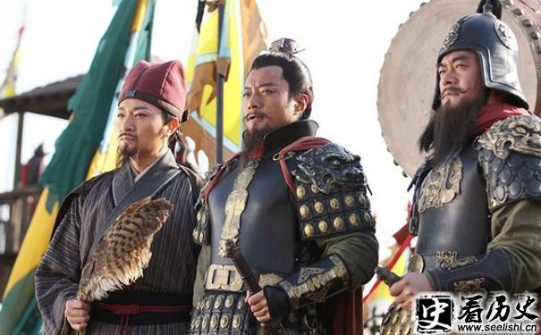 《新水浒》剧照从左到右依次为：吴用 宋江 卢俊义