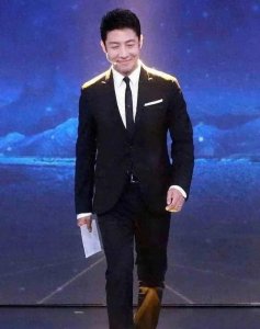 ​主持人～撒贝宁