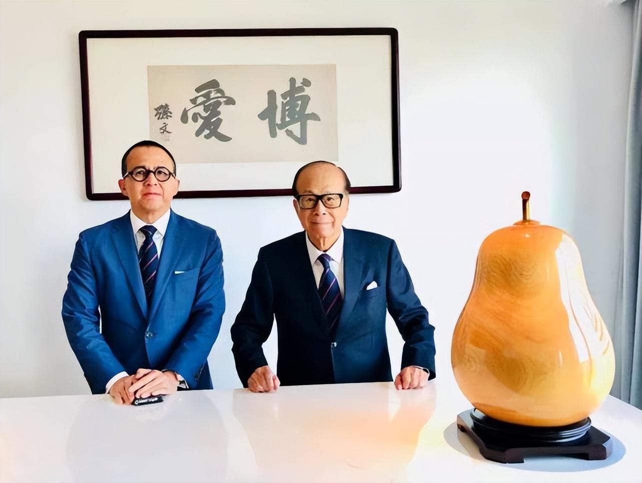 李嘉诚的个人资料及简介最新(坐拥数千亿的香港富豪,单身30多年不结婚,儿子50多岁也是单身)