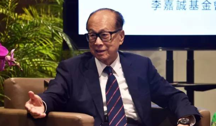 李嘉诚的个人资料及简介最新(坐拥数千亿的香港富豪,单身30多年不结婚,儿子50多岁也是单身)
