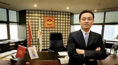 ​王健林给黄光裕倒茶 十年河东 十年河西