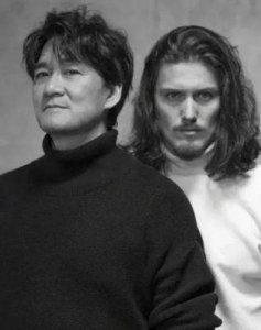 ​狮子王加纳乔为儿子恩佐庆祝1岁生日