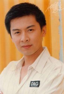 ​20年前，选择放弃267亿家产为僧侣的艺人何宝生，现在过得如何？