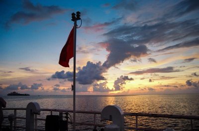 ​我国南沙最重要的三个岛礁，互成犄角之势，战略价值极高