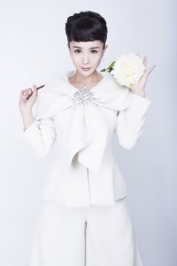 ​刘钇彤《男管家》杀青 演绎新式谑心孽缘