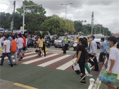 ​琼海公安交警圆满完成嘉积中学海桂学校“校园开放日”活动交通疏堵保畅工作