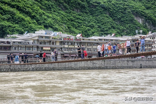 因一场战役闻名 由13根铁索建成的泸定桥已有300余年历史
