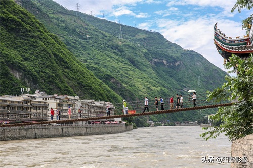 因一场战役闻名 由13根铁索建成的泸定桥已有300余年历史