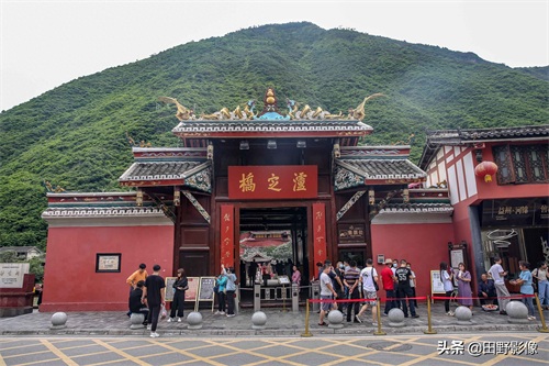 因一场战役闻名 由13根铁索建成的泸定桥已有300余年历史