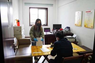 ​安全兑奖“五步走”，武汉彩民开心领走双色球7万元大奖