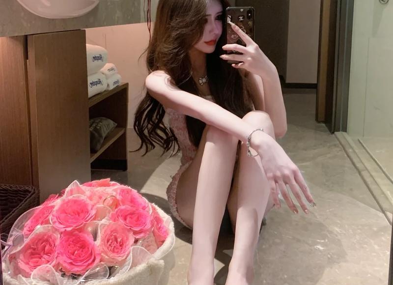 我如愿做了小三，正快活时，我身体的遮羞布被扯下了