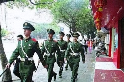 ​95年我受到当年排长的热情款待，已是旅长的他，却一直叫我老团长