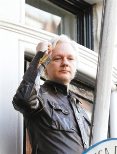 ​美国的头号眼中钉！揭开世界无数丑闻真相！阿桑奇到底有多牛？