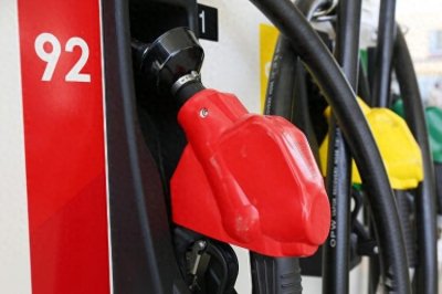 ​油价今晚要涨？车主们可以松一口气了