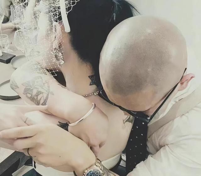 汪小菲个人资料简介（大s罕见谈与汪小菲离婚内幕）